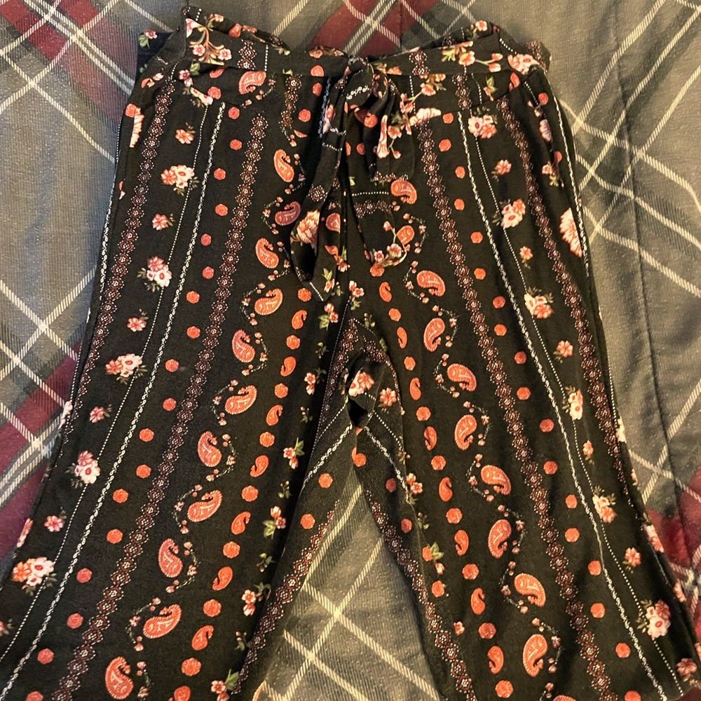 Rue 21, size:XS color: black with red and white designs!